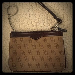 Dooney & Bourke Wristlet 6x4 (Pre-Loved)